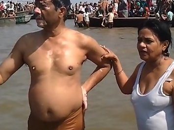 Mature Desi Couple Worship Nude In Ganga