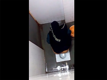 Voyeur Video Of Indian Bhabhi Pee